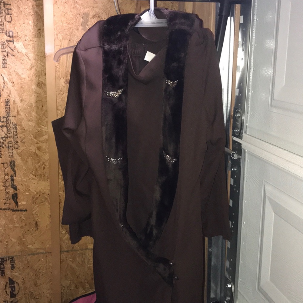 3 piece jacket skirt and shirt - Picture 6 of 6